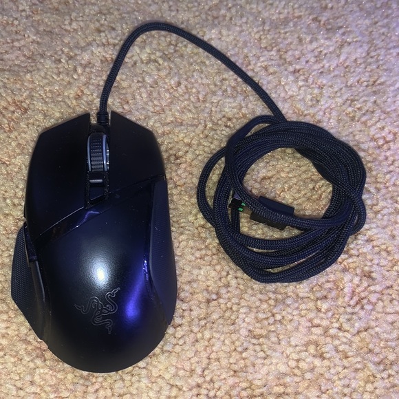 Razer Basilisk Ultimate HyperSpeed Wireless Gaming Mouse w/ Charging Dock - Picture 3 of 3